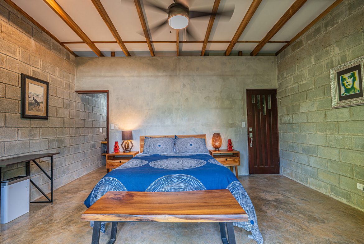 MOUNTAIN PROPERTY WITH TWO BEDROOMS AND SOLAR POWERED, IN TINAMASTES – 5.4 ACRES
