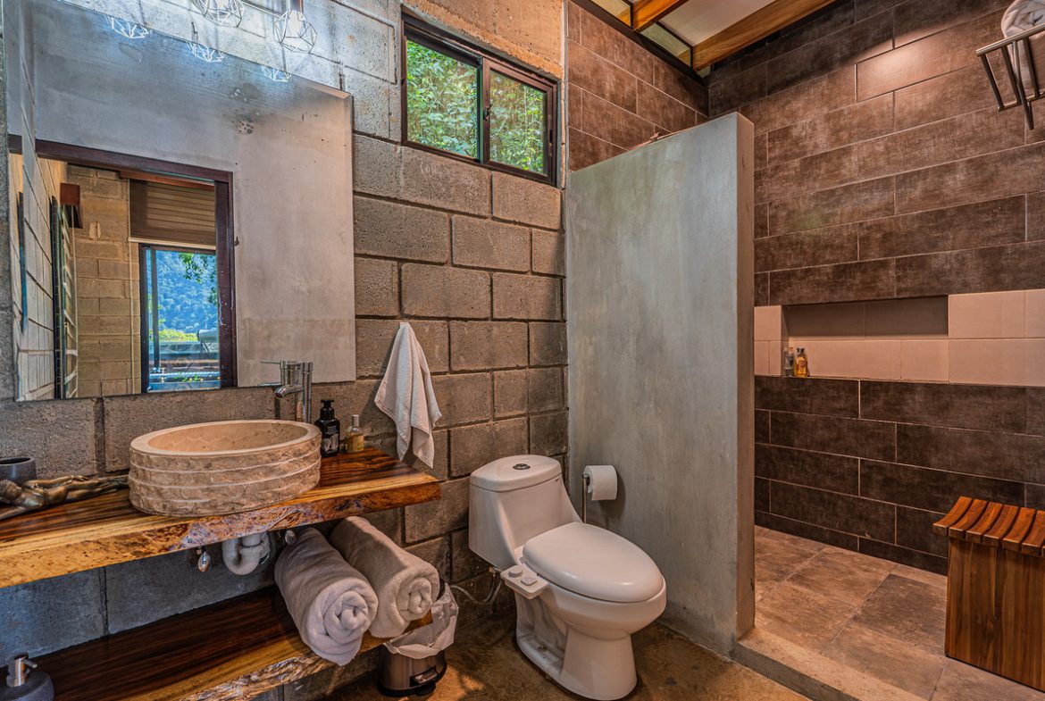 MOUNTAIN PROPERTY WITH TWO BEDROOMS AND SOLAR POWERED, IN TINAMASTES – 5.4 ACRES