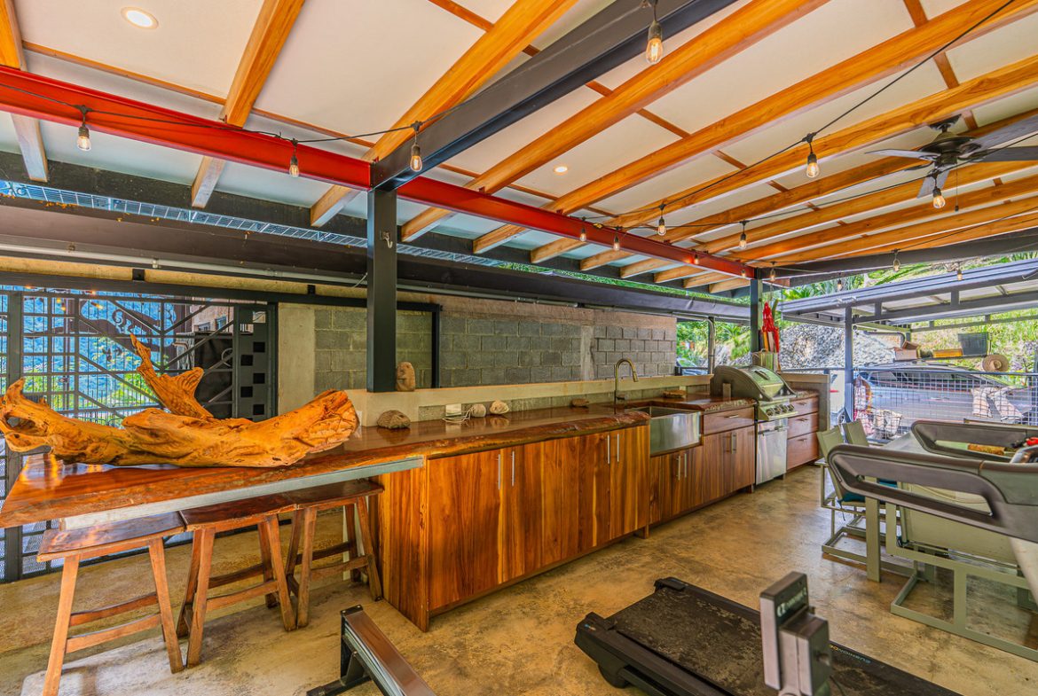 MOUNTAIN PROPERTY WITH TWO BEDROOMS AND SOLAR POWERED, IN TINAMASTES – 5.4 ACRES