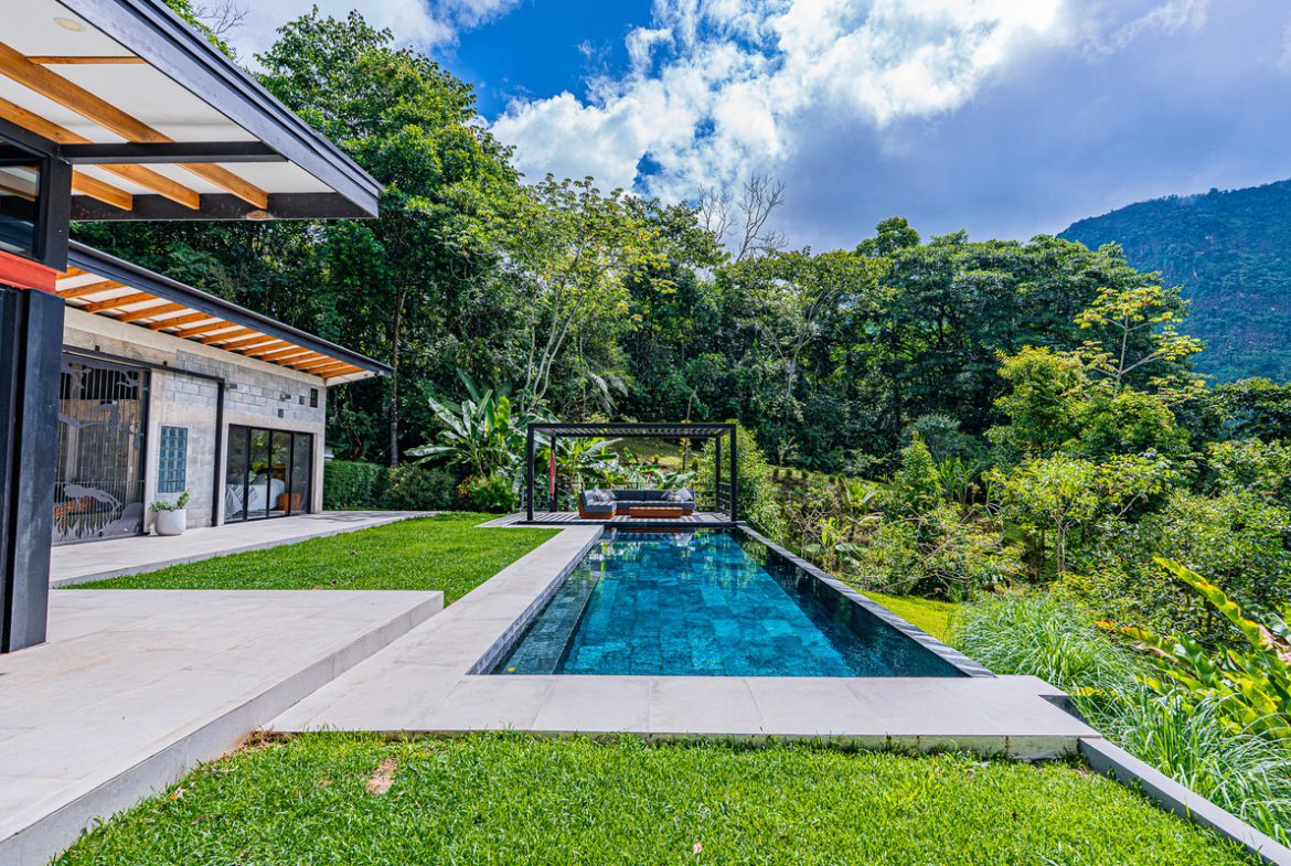 MOUNTAIN PROPERTY WITH TWO BEDROOMS AND SOLAR POWERED, IN TINAMASTES – 5.4 ACRES