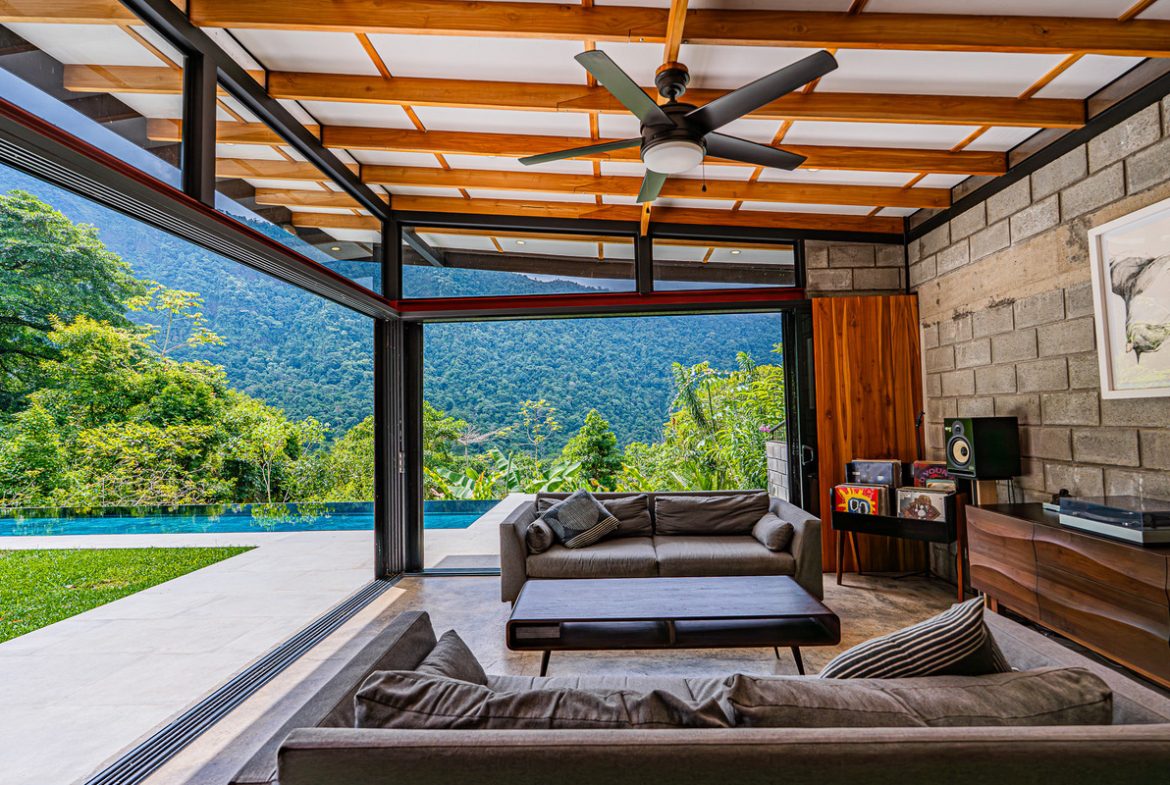 MOUNTAIN PROPERTY WITH TWO BEDROOMS AND SOLAR POWERED, IN TINAMASTES – 5.4 ACRES