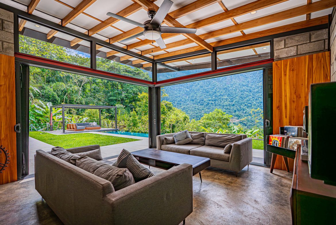 MOUNTAIN PROPERTY WITH TWO BEDROOMS AND SOLAR POWERED, IN TINAMASTES – 5.4 ACRES