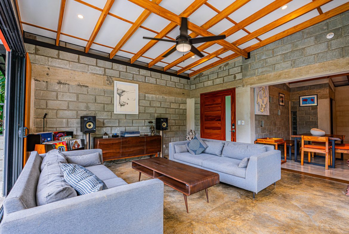 MOUNTAIN PROPERTY WITH TWO BEDROOMS AND SOLAR POWERED, IN TINAMASTES – 5.4 ACRES
