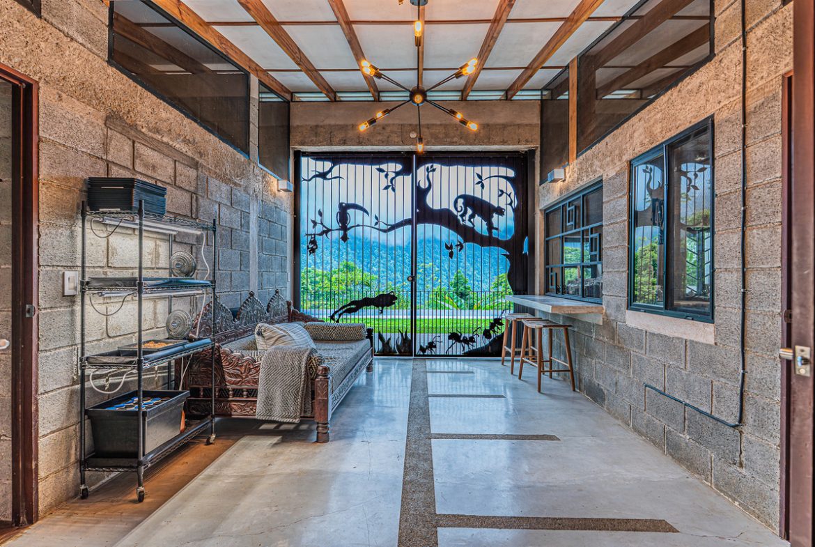 MOUNTAIN PROPERTY WITH TWO BEDROOMS AND SOLAR POWERED, IN TINAMASTES – 5.4 ACRES
