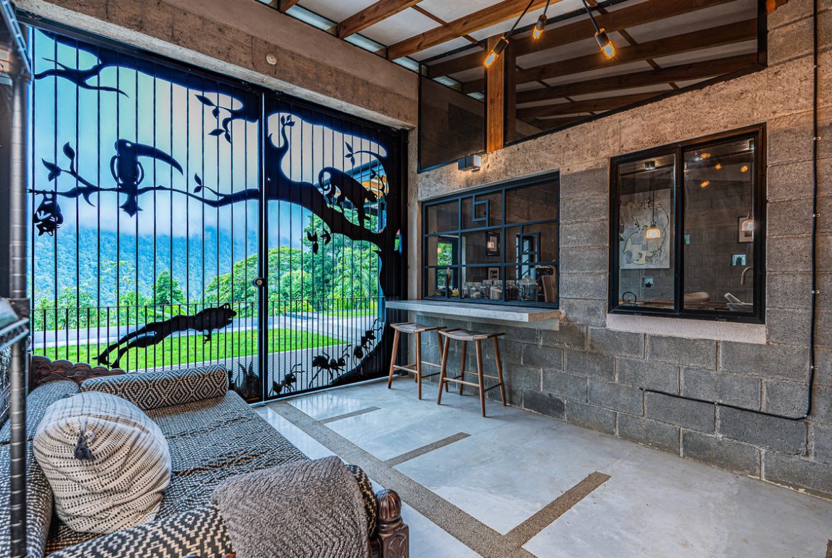 MOUNTAIN PROPERTY WITH TWO BEDROOMS AND SOLAR POWERED, IN TINAMASTES – 5.4 ACRES