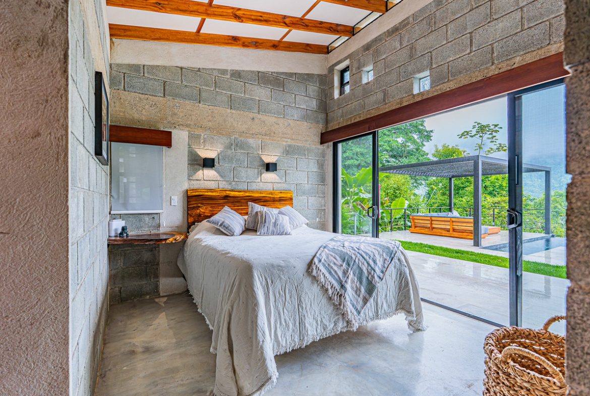 MOUNTAIN PROPERTY WITH TWO BEDROOMS AND SOLAR POWERED, IN TINAMASTES – 5.4 ACRES
