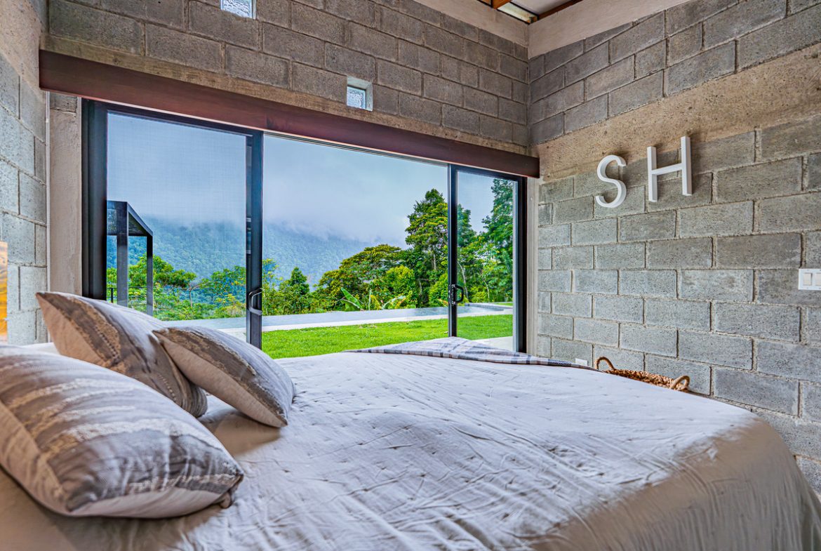 MOUNTAIN PROPERTY WITH TWO BEDROOMS AND SOLAR POWERED, IN TINAMASTES – 5.4 ACRES