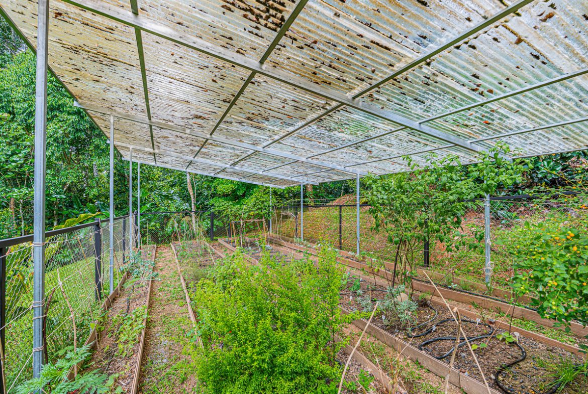 MOUNTAIN PROPERTY WITH TWO BEDROOMS AND SOLAR POWERED, IN TINAMASTES – 5.4 ACRES