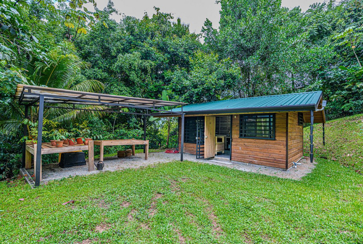 MOUNTAIN PROPERTY WITH TWO BEDROOMS AND SOLAR POWERED, IN TINAMASTES – 5.4 ACRES