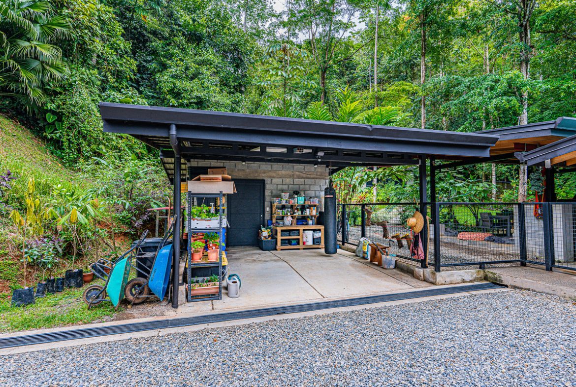 MOUNTAIN PROPERTY WITH TWO BEDROOMS AND SOLAR POWERED, IN TINAMASTES – 5.4 ACRES