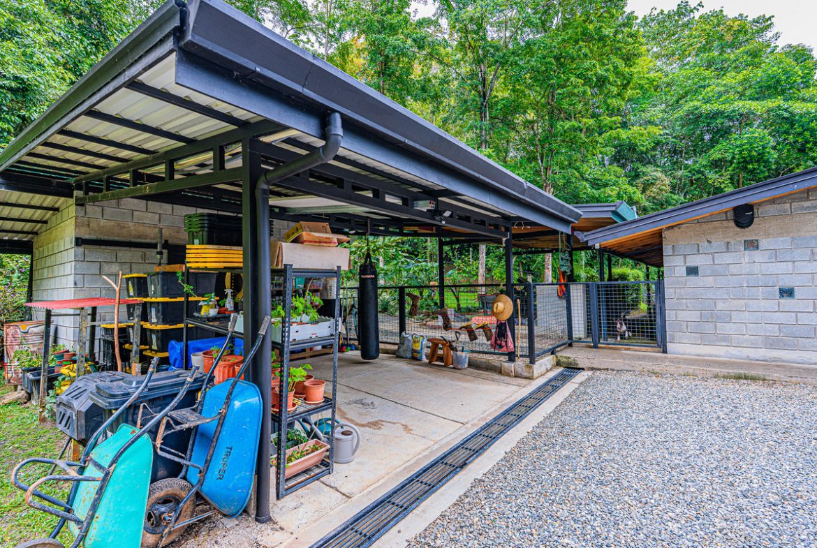 MOUNTAIN PROPERTY WITH TWO BEDROOMS AND SOLAR POWERED, IN TINAMASTES – 5.4 ACRES