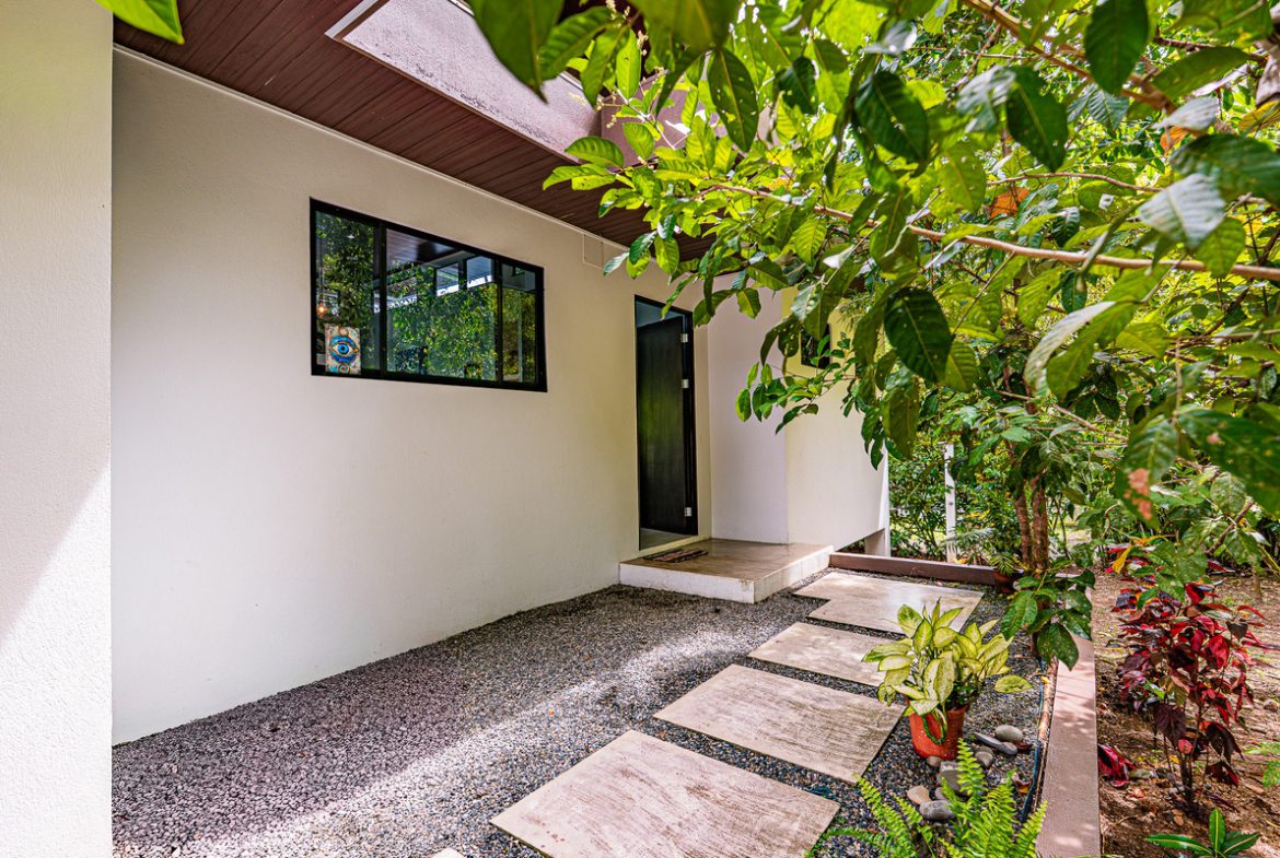 OASIS PROPERTY WITH THREE BEDROOMS NEAR TO THE RIVER, IN BARU – 0.69 ACRES