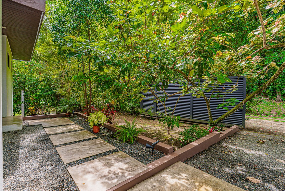 OASIS PROPERTY WITH THREE BEDROOMS NEAR TO THE RIVER, IN BARU – 0.69 ACRES