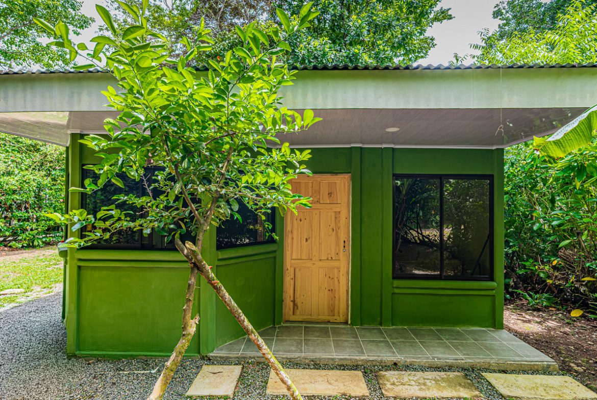 OASIS PROPERTY WITH THREE BEDROOMS NEAR TO THE RIVER, IN BARU – 0.69 ACRES