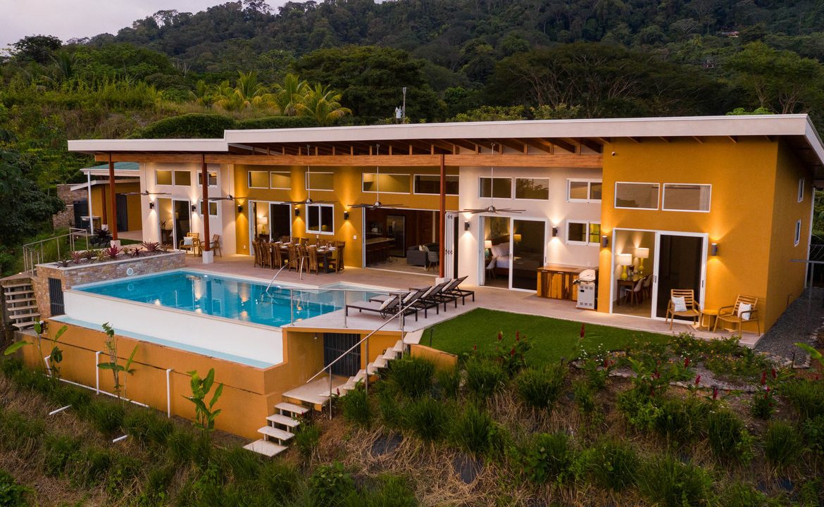 MOUNTAIN PROPERTY WITH FOUR BEDROOMS AND PANORAMIC OCEAN VIEWS, IN BALLENA – 2 ACRES
