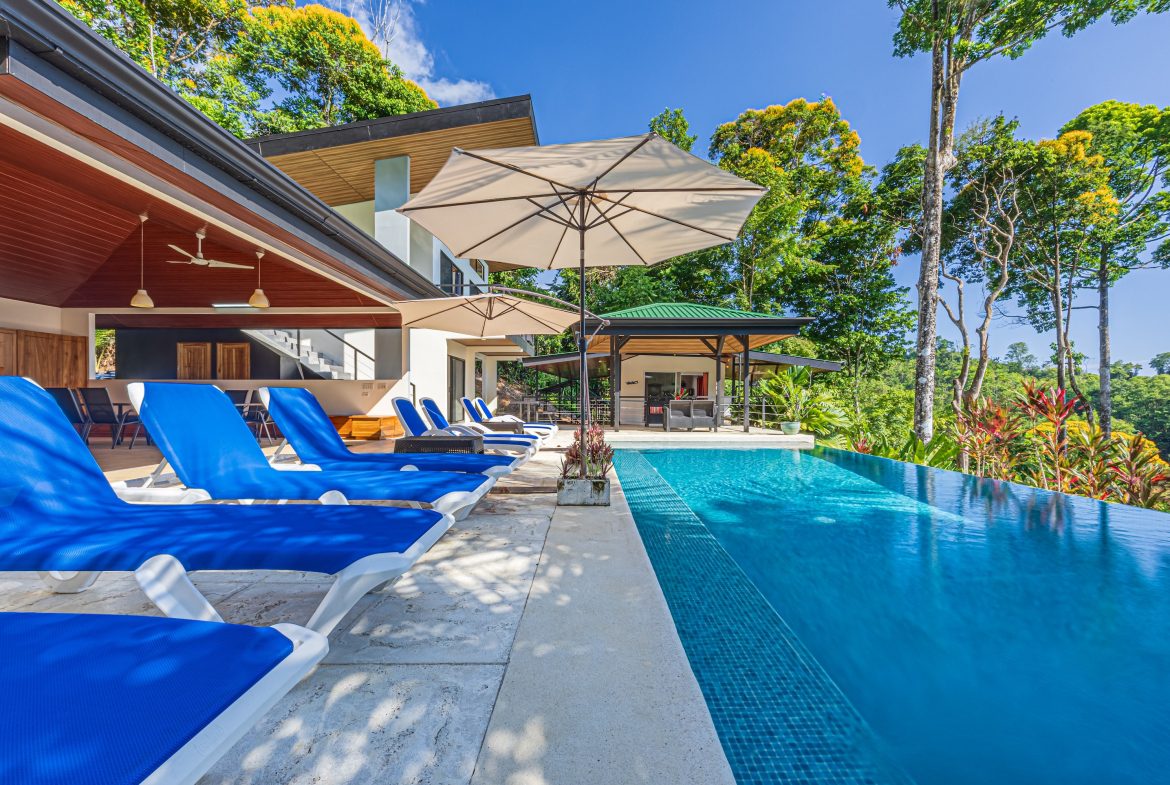 LUXURY PROPERTY WITH FOUR BEDROOMS AND SUNSET VIEWS, IN PORTALON – 3.95 ACRES
