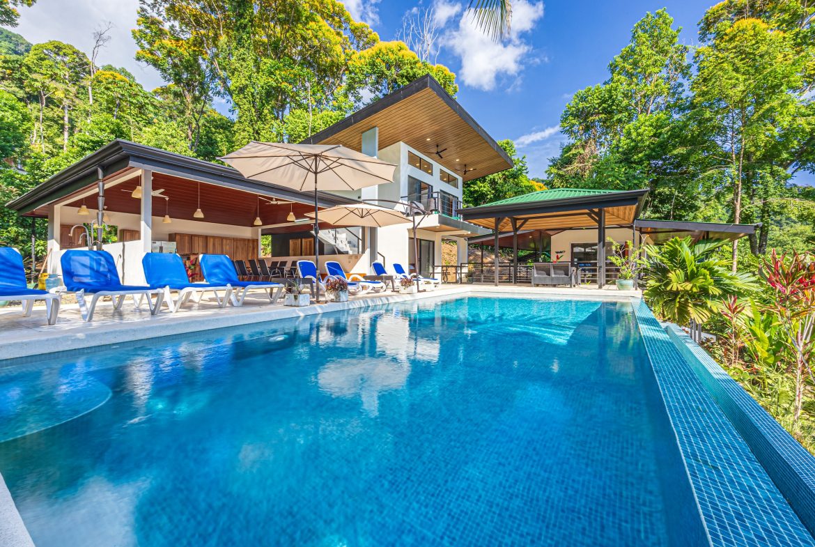 LUXURY PROPERTY WITH FOUR BEDROOMS AND SUNSET VIEWS, IN PORTALON – 3.95 ACRES
