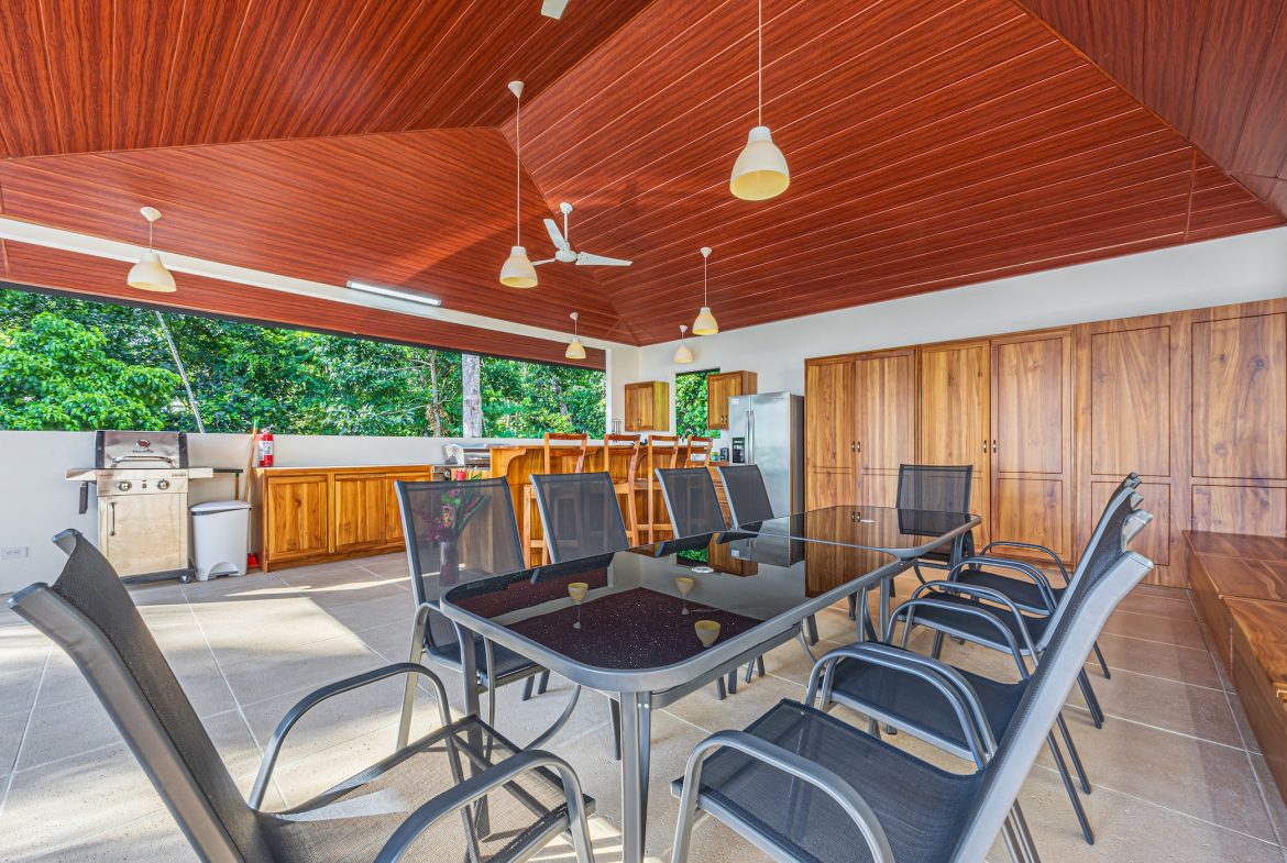 LUXURY PROPERTY WITH FOUR BEDROOMS AND SUNSET VIEWS, IN PORTALON – 3.95 ACRES
