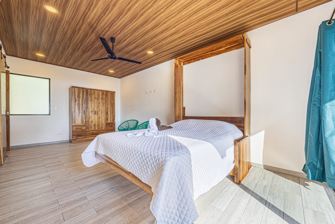 LUXURY PROPERTY WITH FOUR BEDROOMS AND SUNSET VIEWS, IN PORTALON – 3.95 ACRES