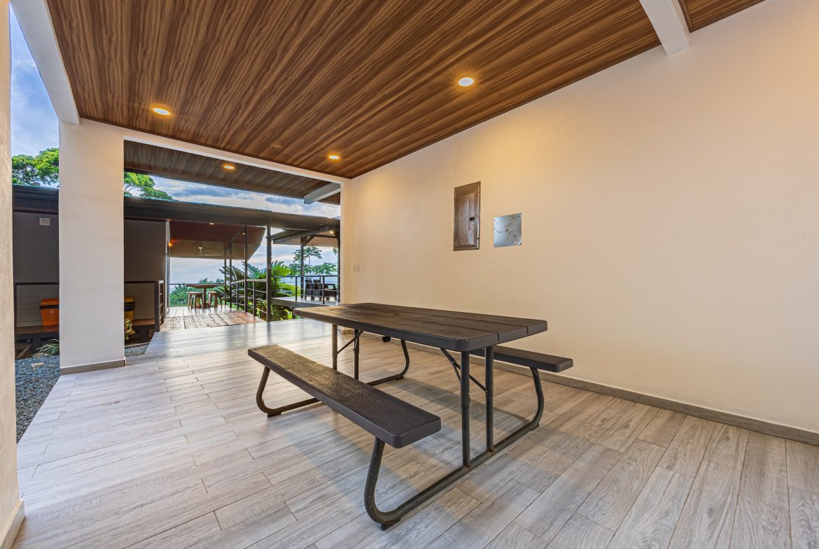 LUXURY PROPERTY WITH FOUR BEDROOMS AND SUNSET VIEWS, IN PORTALON – 3.95 ACRES