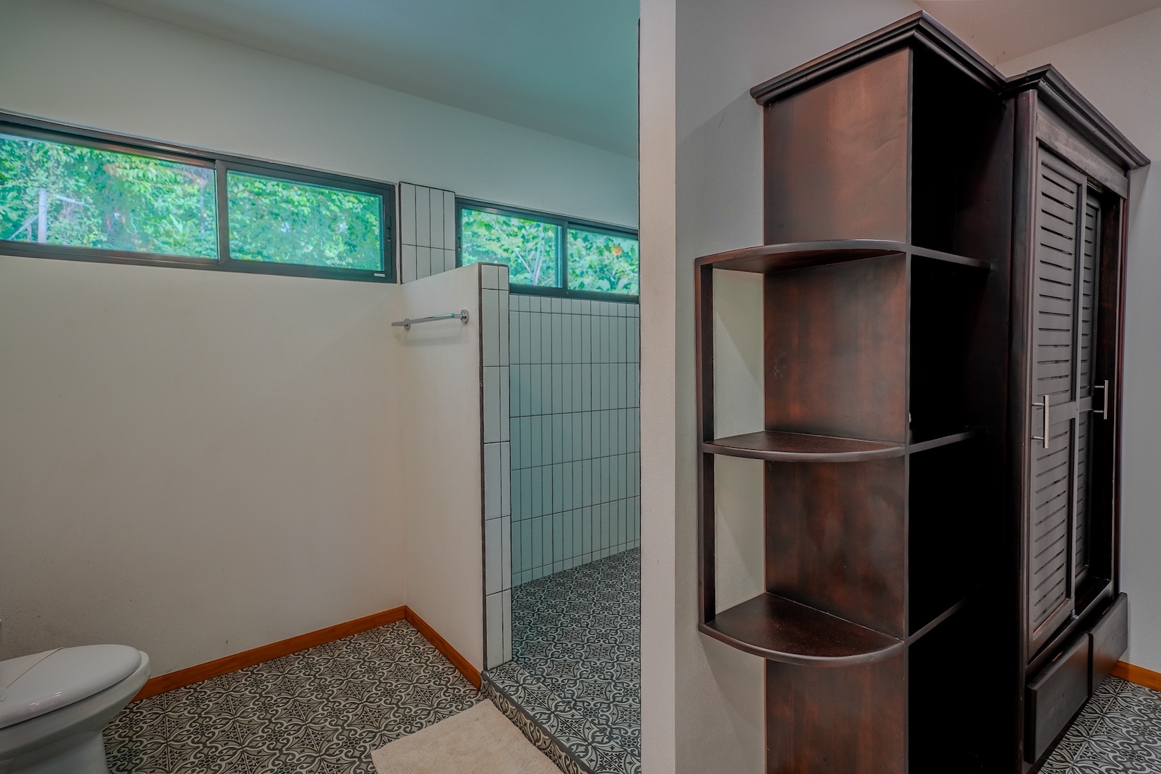 Guest bath closet