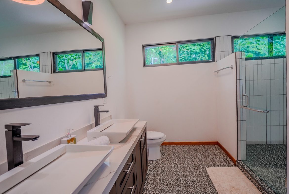 CASA LA ROCA JUNGLE PROPERTY WITH THREE BEDROOMS, IN UVITA  – 4.06 ACRES
