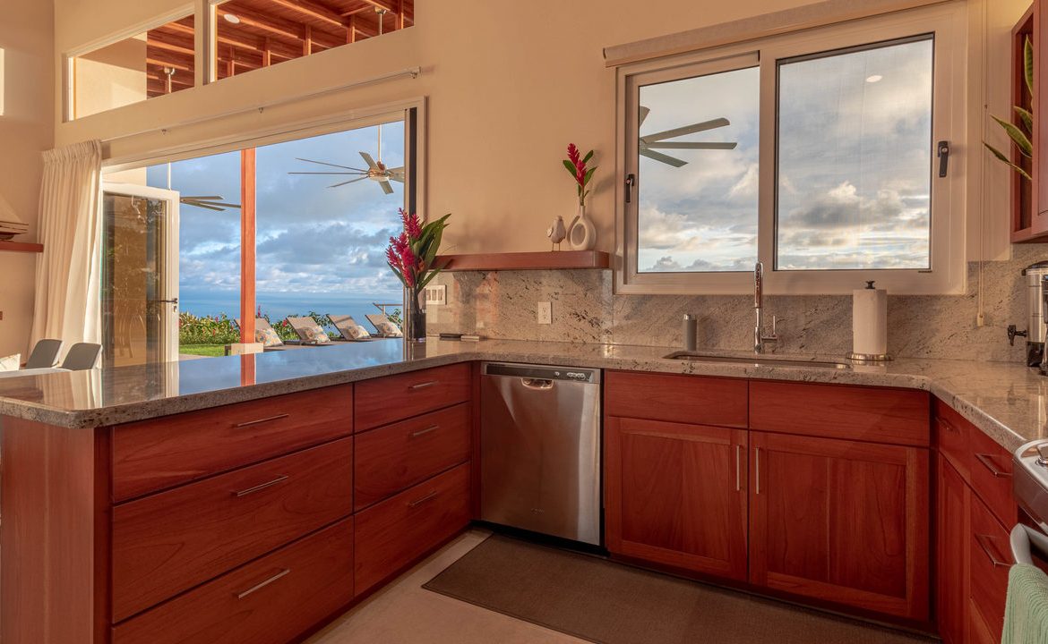 MOUNTAIN PROPERTY WITH FOUR BEDROOMS AND PANORAMIC OCEAN VIEWS, IN BALLENA – 2 ACRES