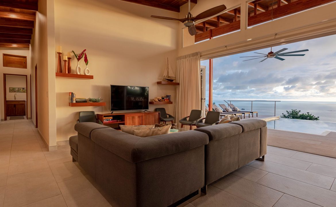 MOUNTAIN PROPERTY WITH FOUR BEDROOMS AND PANORAMIC OCEAN VIEWS, IN BALLENA – 2 ACRES