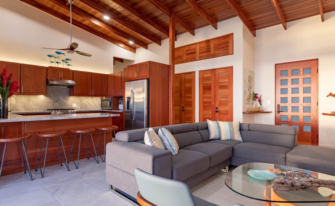 MOUNTAIN PROPERTY WITH FOUR BEDROOMS AND PANORAMIC OCEAN VIEWS, IN BALLENA – 2 ACRES