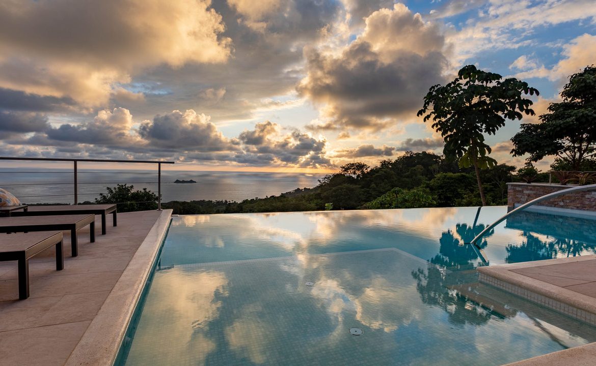 MOUNTAIN PROPERTY WITH FOUR BEDROOMS AND PANORAMIC OCEAN VIEWS, IN BALLENA – 2 ACRES
