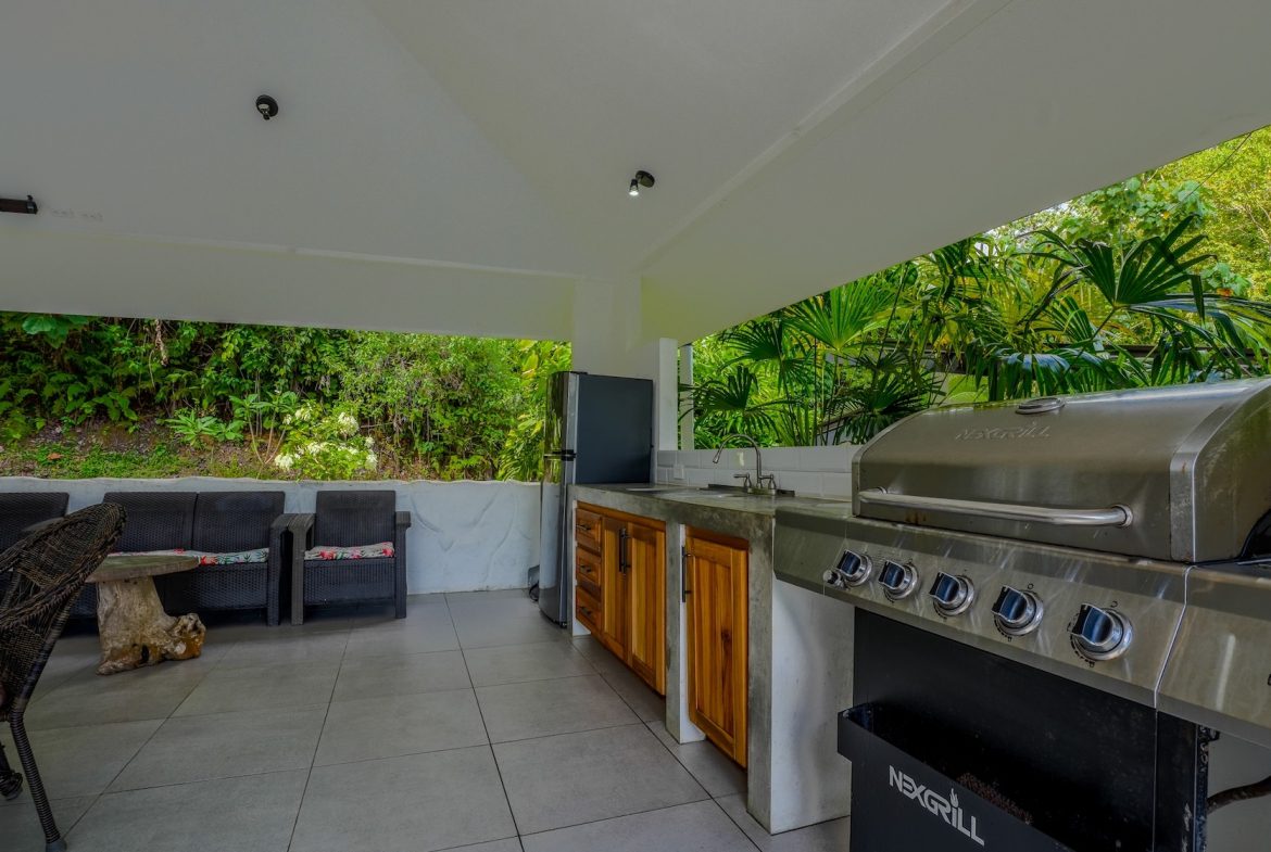 CASA LA ROCA JUNGLE PROPERTY WITH THREE BEDROOMS, IN UVITA  – 4.06 ACRES