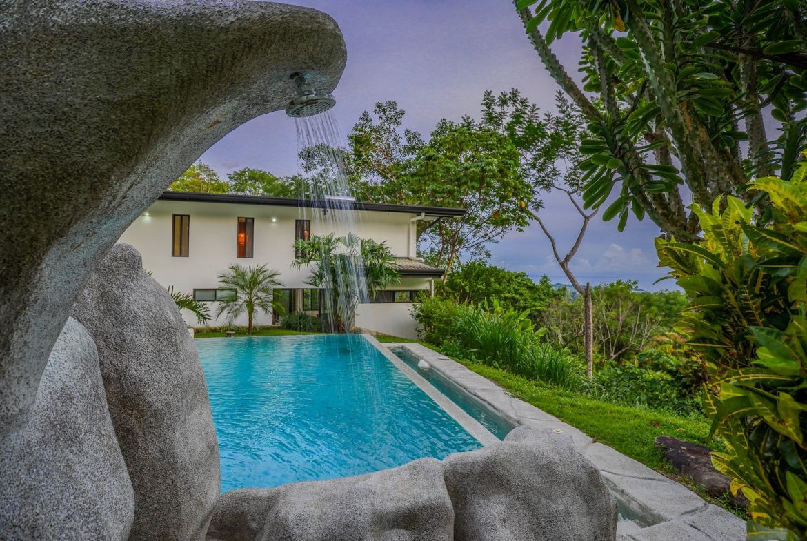 CASA LA ROCA JUNGLE PROPERTY WITH THREE BEDROOMS, IN UVITA  – 4.06 ACRES