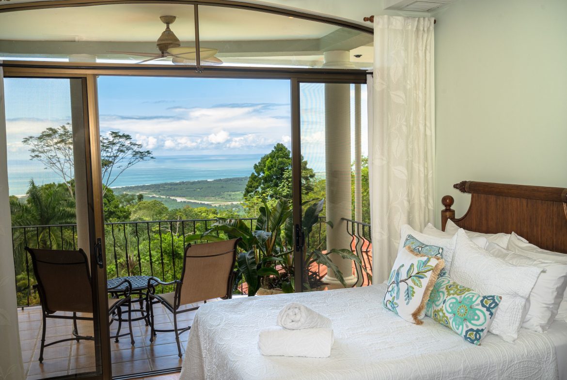 LUXURY PROPERTY WITH FIVE BEDROOMS AND OCEAN VIEWS, IN THE HILLS OF PORTALON – 7 ACRES