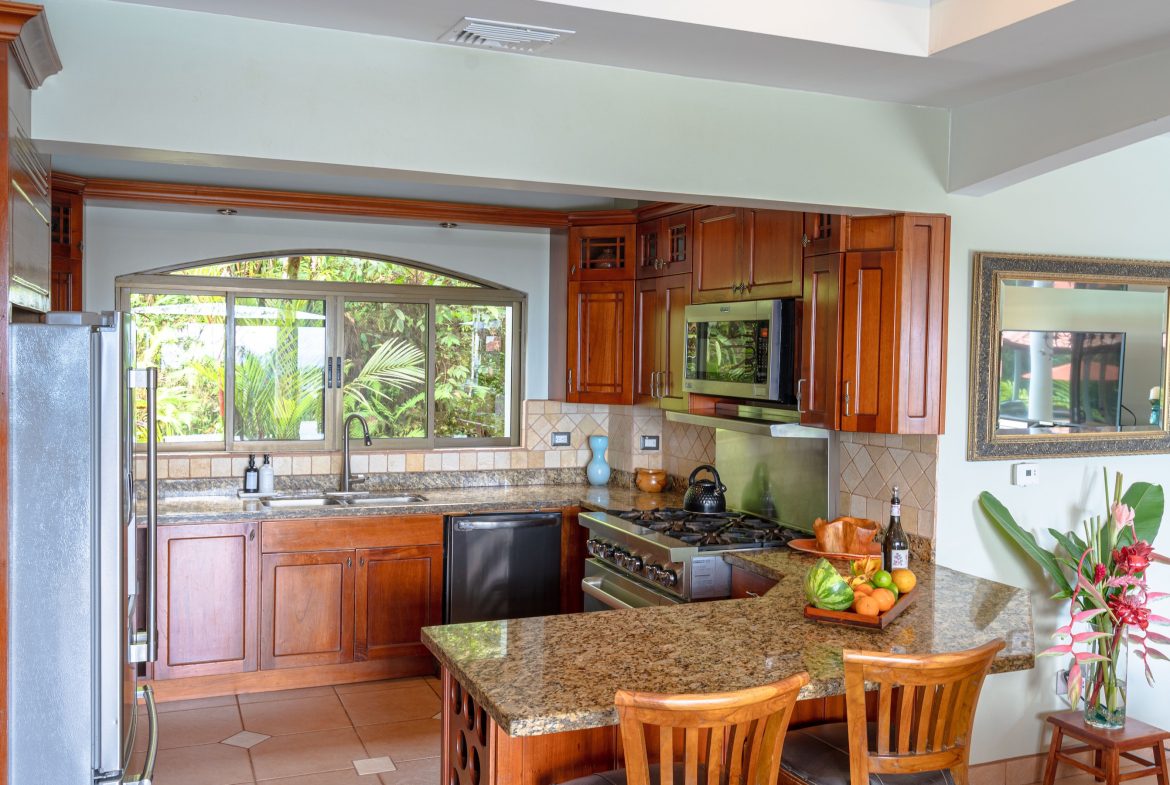 LUXURY PROPERTY WITH FIVE BEDROOMS AND OCEAN VIEWS, IN THE HILLS OF PORTALON – 7 ACRES