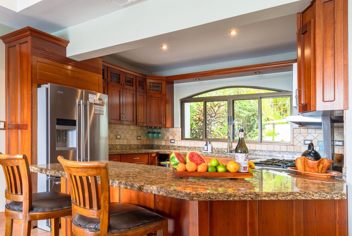 LUXURY PROPERTY WITH FIVE BEDROOMS AND OCEAN VIEWS, IN THE HILLS OF PORTALON – 7 ACRES