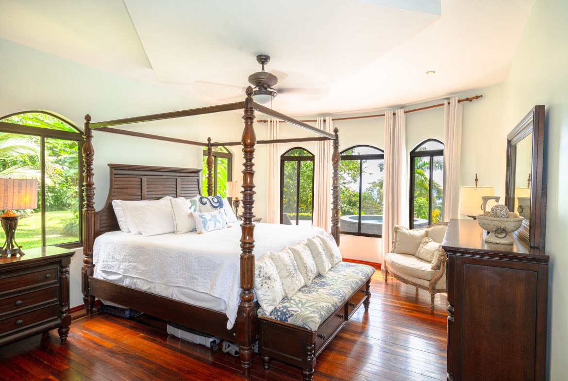 LUXURY PROPERTY WITH FIVE BEDROOMS AND OCEAN VIEWS, IN THE HILLS OF PORTALON – 7 ACRES