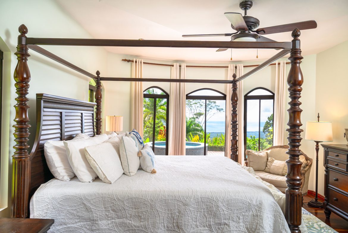LUXURY PROPERTY WITH FIVE BEDROOMS AND OCEAN VIEWS, IN THE HILLS OF PORTALON – 7 ACRES
