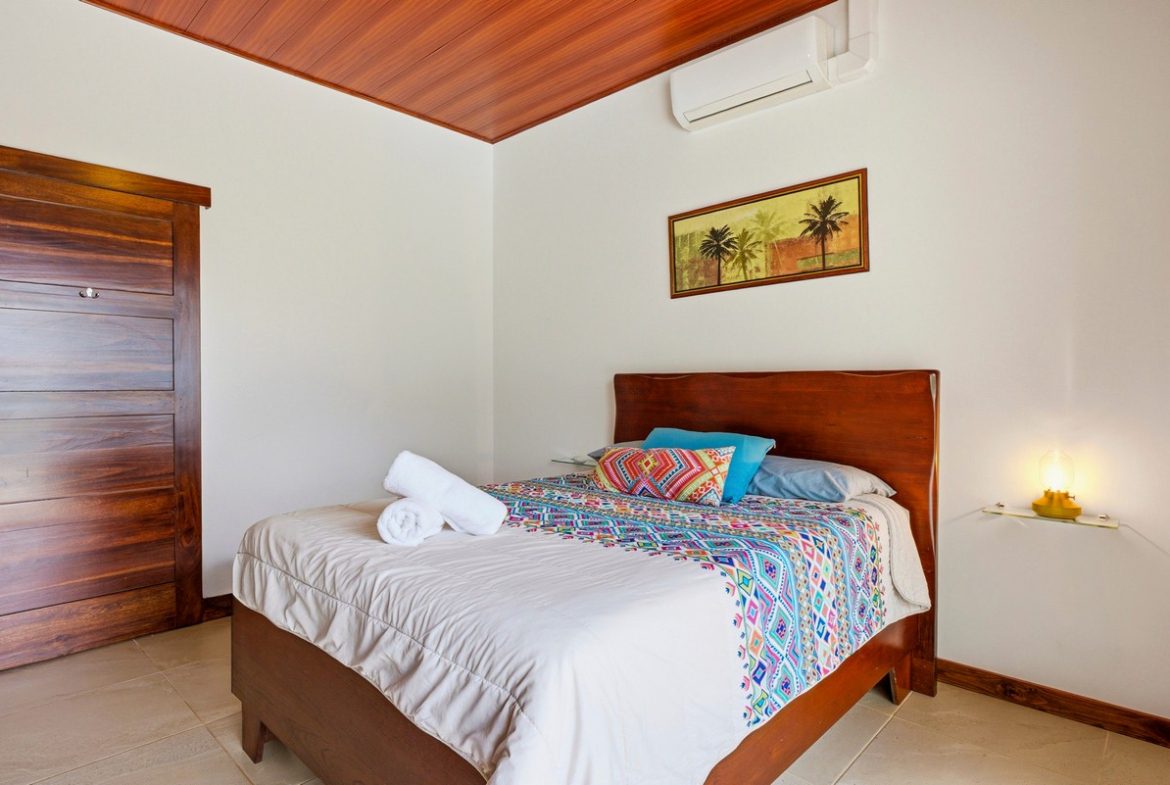 LUXURY PROPERTY WITH FIVE BEDROOMS AND GUEST HOUSE, IN PLATANILLO – 1.62 ACRES