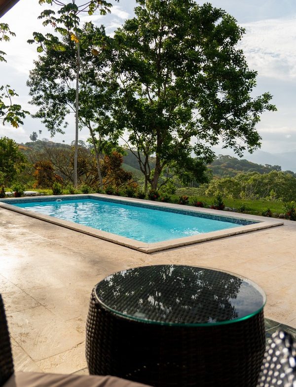 LUXURY PROPERTY WITH FIVE BEDROOMS AND GUEST HOUSE, IN PLATANILLO – 1.62 ACRES