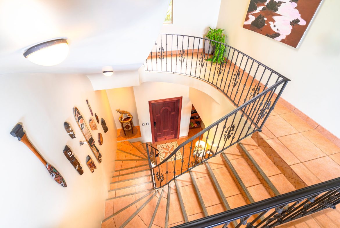 LUXURY PROPERTY WITH FIVE BEDROOMS AND OCEAN VIEWS, IN THE HILLS OF PORTALON – 7 ACRES
