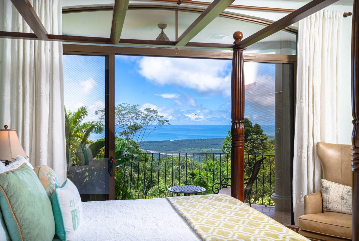 LUXURY PROPERTY WITH FIVE BEDROOMS AND OCEAN VIEWS, IN THE HILLS OF PORTALON – 7 ACRES