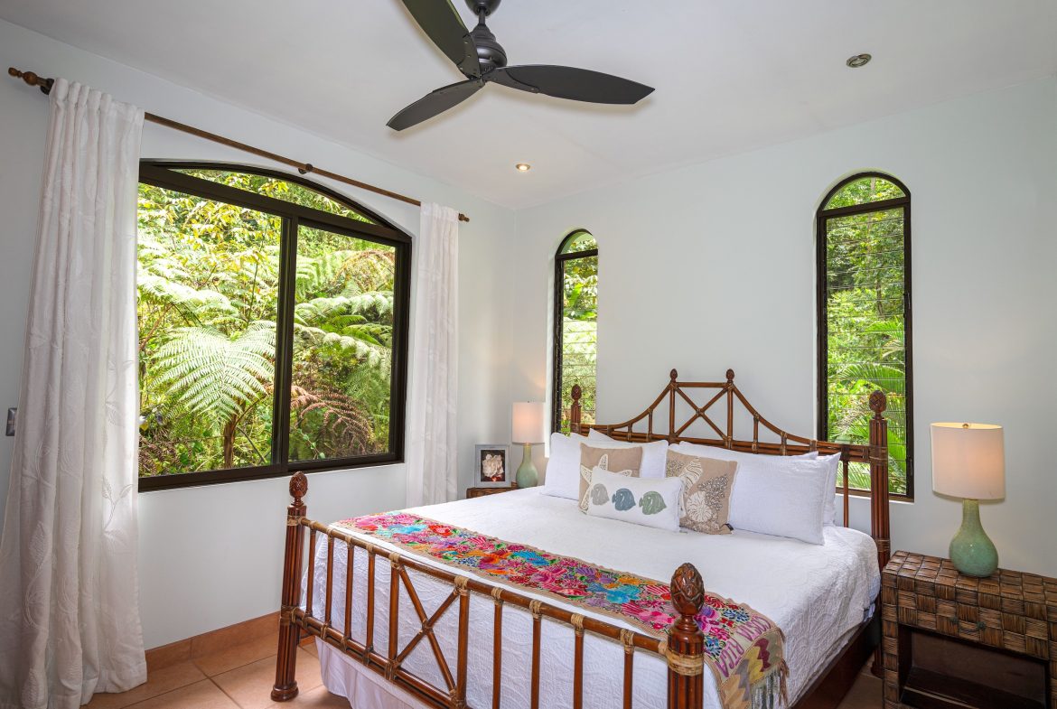 LUXURY PROPERTY WITH FIVE BEDROOMS AND OCEAN VIEWS, IN THE HILLS OF PORTALON – 7 ACRES