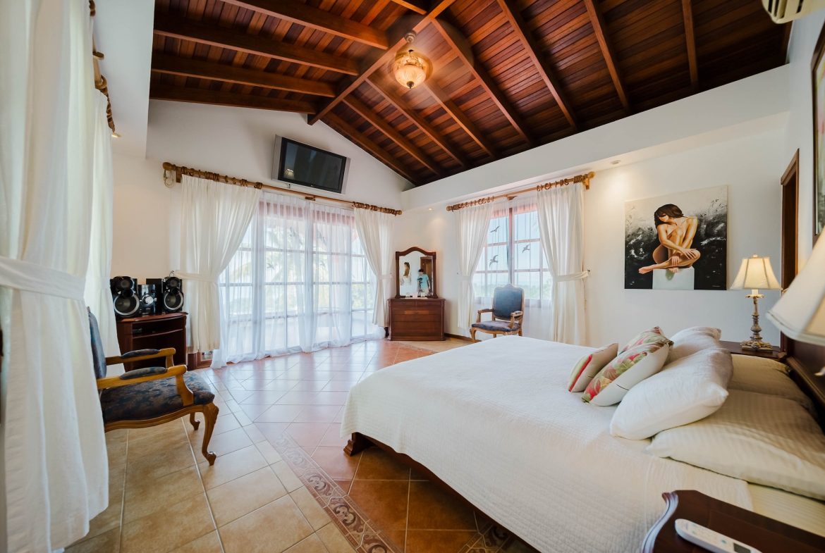 VILLA AMBIENTE BOUTIQUE HOTEL WITH NINE BEDROOMS IN THE MIDDLE OF THE NATURE IN DOMINICALITO – 11.9 ACRES