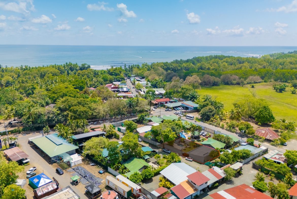 LOS PAPYRUS HOTEL PROPERTY WITH FOUR BEDROOMS AND NEAR TO THE BEACH, IN BAHIA BALLENA – 0.087 ACRES