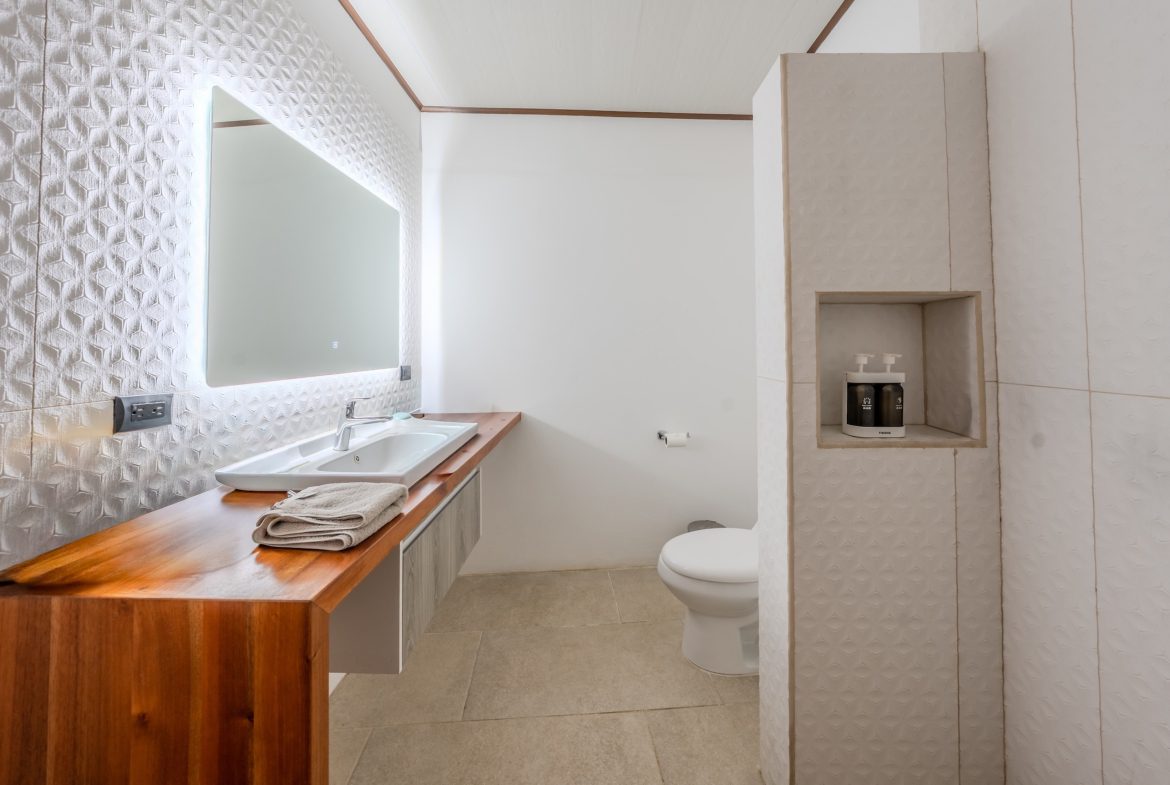 LOS PAPYRUS HOTEL PROPERTY WITH FOUR BEDROOMS AND NEAR TO THE BEACH, IN BAHIA BALLENA – 0.087 ACRES