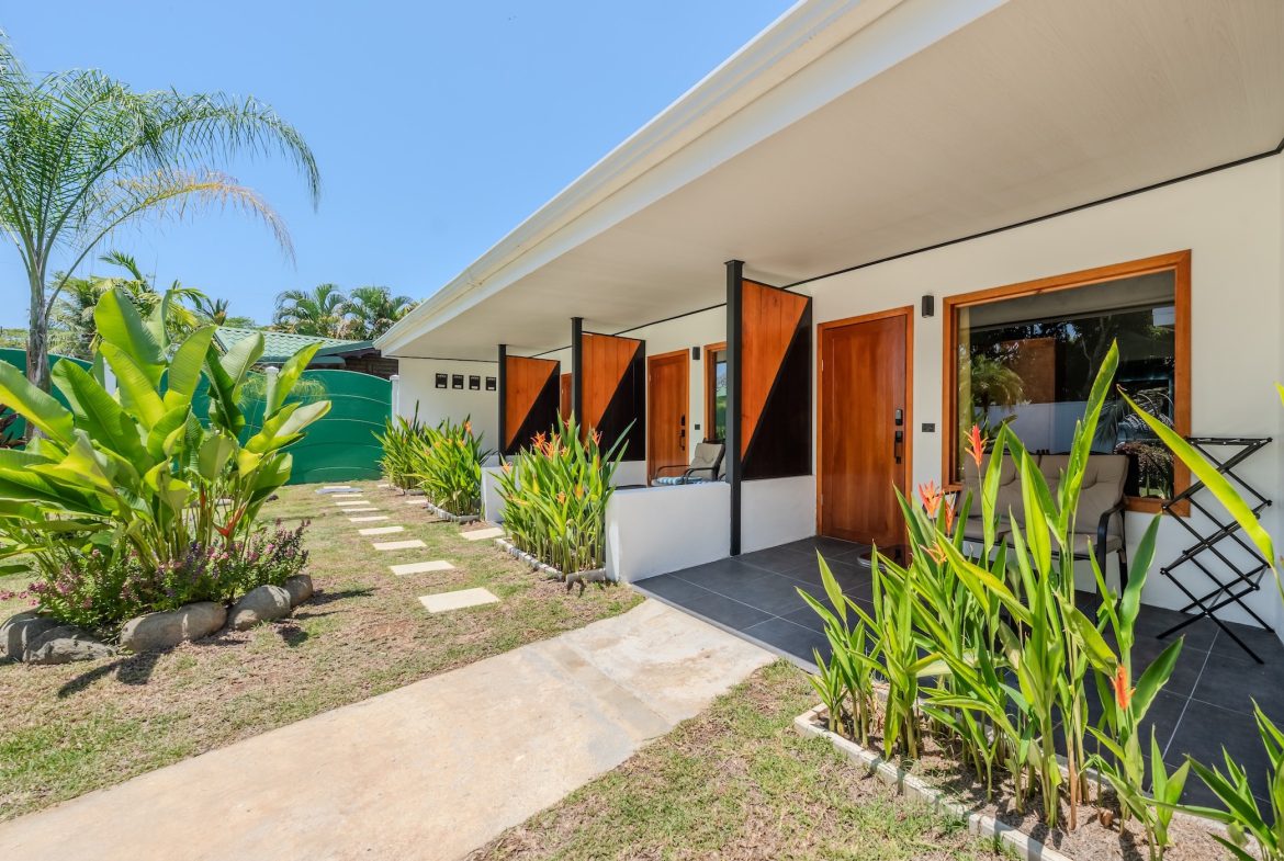 LOS PAPYRUS HOTEL PROPERTY WITH FOUR BEDROOMS AND NEAR TO THE BEACH, IN BAHIA BALLENA – 0.087 ACRES