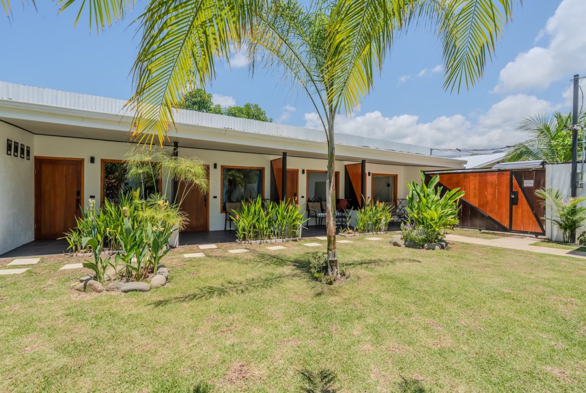 LOS PAPYRUS HOTEL PROPERTY WITH FOUR BEDROOMS AND NEAR TO THE BEACH, IN BAHIA BALLENA – 0.087 ACRES