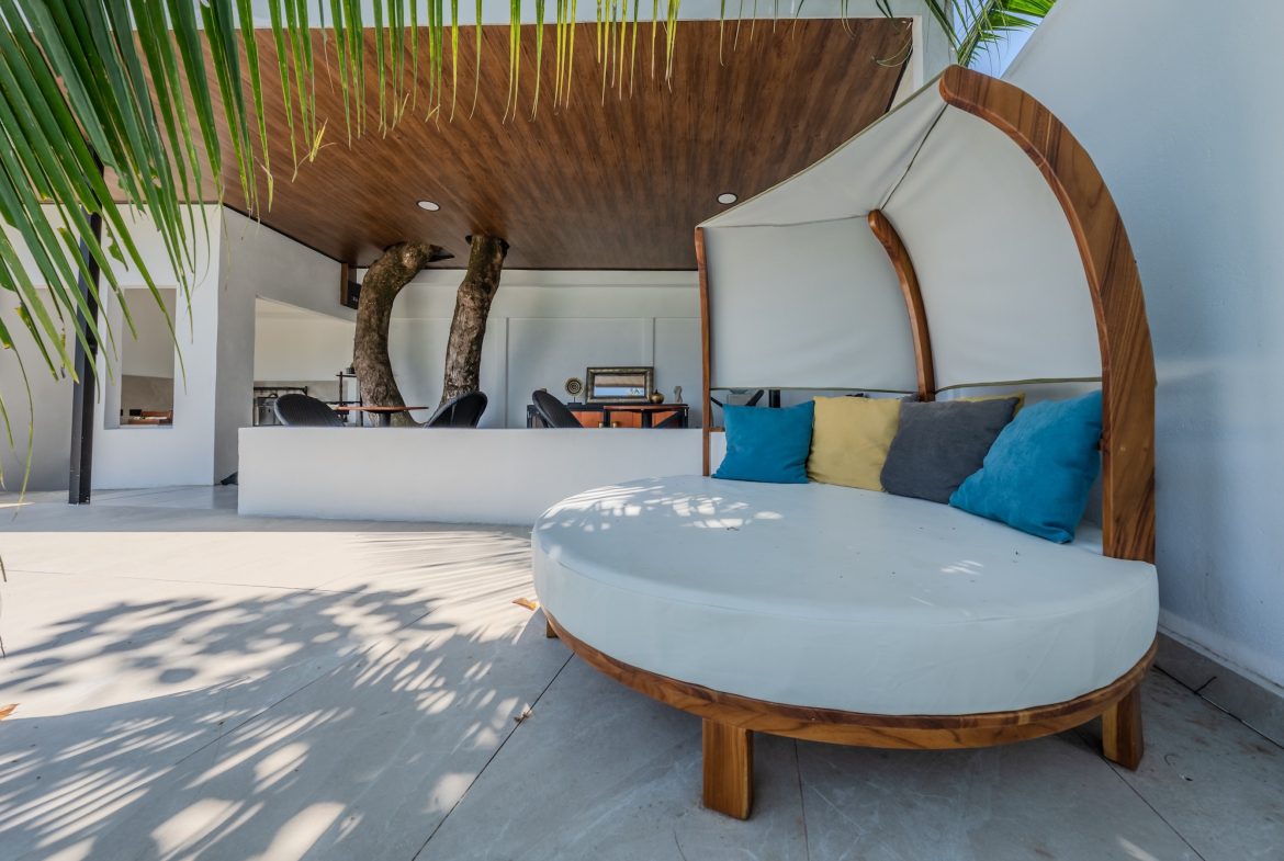 LOS PAPYRUS HOTEL PROPERTY WITH FOUR BEDROOMS AND NEAR TO THE BEACH, IN BAHIA BALLENA – 0.087 ACRES