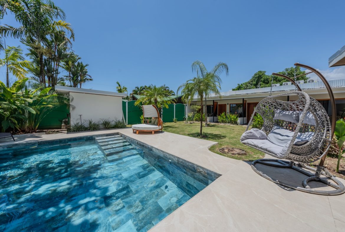 LOS PAPYRUS HOTEL PROPERTY WITH FOUR BEDROOMS AND NEAR TO THE BEACH, IN BAHIA BALLENA – 0.087 ACRES