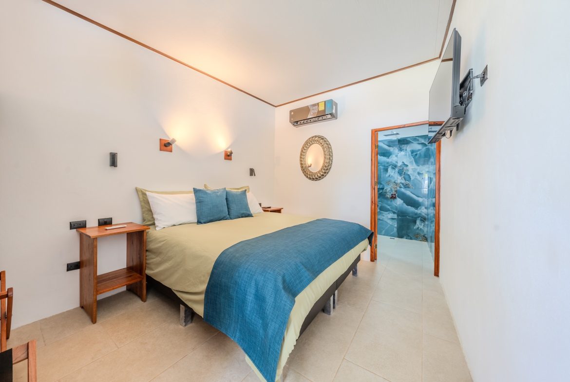 LOS PAPYRUS HOTEL PROPERTY WITH FOUR BEDROOMS AND NEAR TO THE BEACH, IN BAHIA BALLENA – 0.087 ACRES